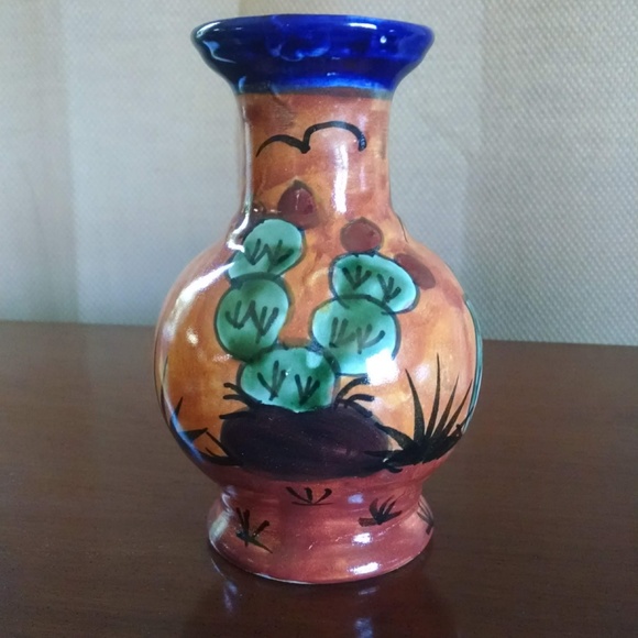 Mexican decanter and 4 shot glasses - Picture 2 of 8
